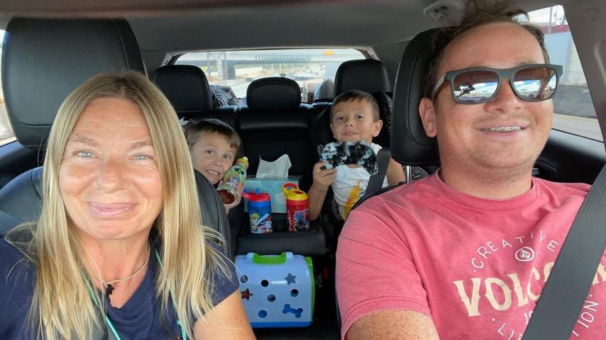 Manuela Reimann mit ihrem Sohn Jason und seinen Kindern Oliver und Kealan