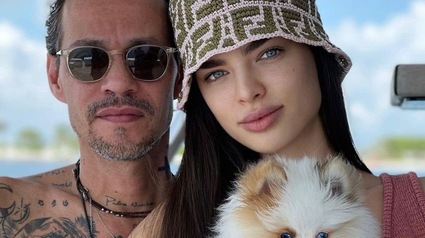 Marc Anthony und Nadia Ferreira mit ihrem Hund