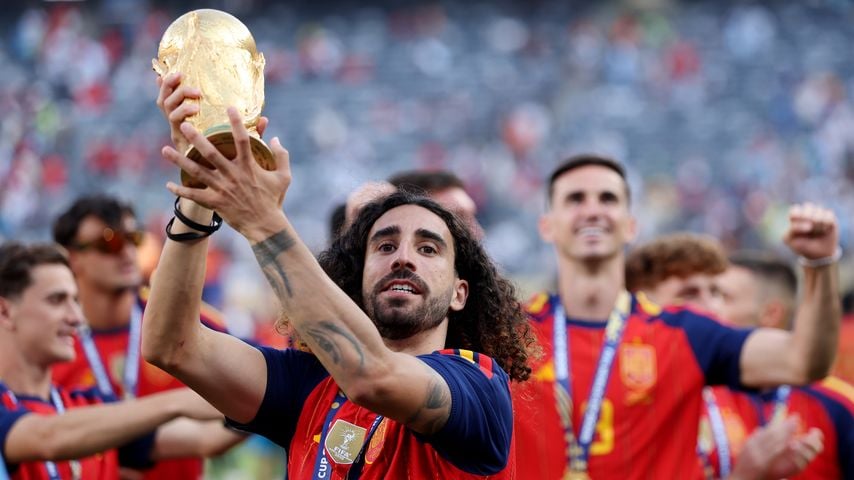 WM-Versprechen: Marc Cucurella ändert seine lockige Frisur