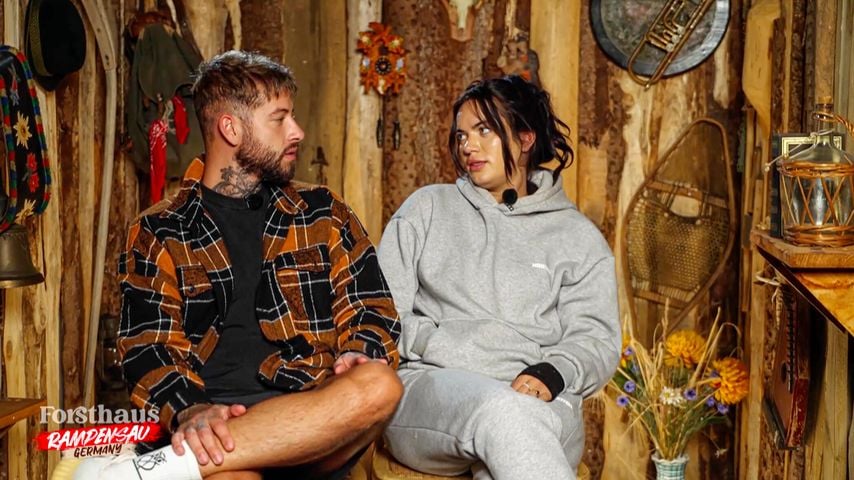 Marc-Robin Wenz und Henna Urrehman im "Forsthaus Rampensau Germany"