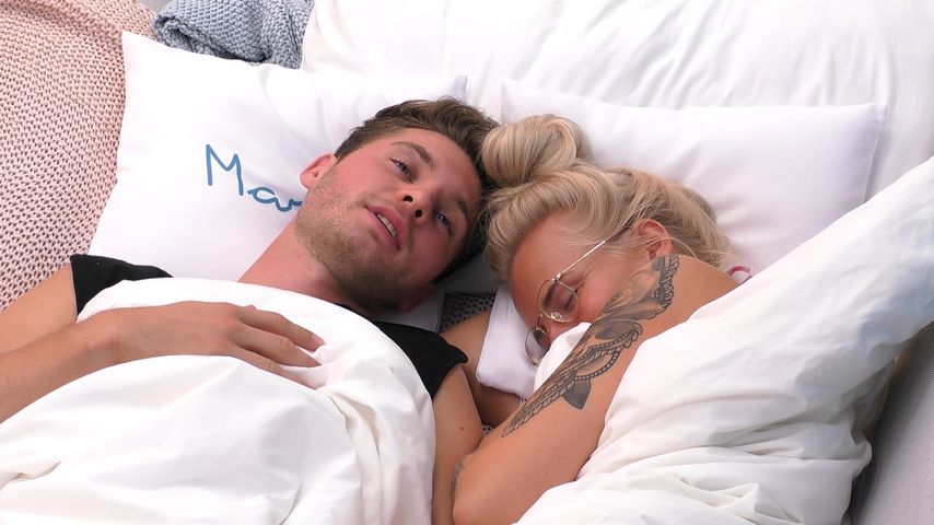 Marc und Anna im Bett