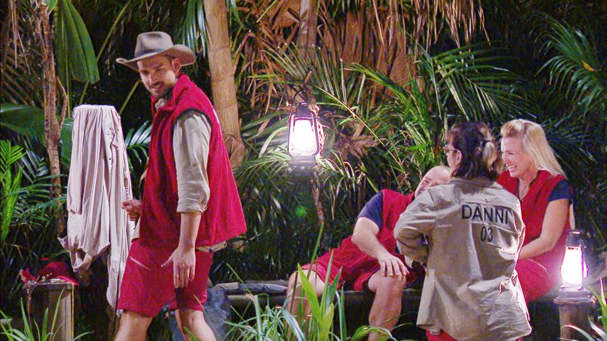 Marco Cerullo, Sven Ottke, Danni Büchner und Claudia Norberg im Dschungelcamp