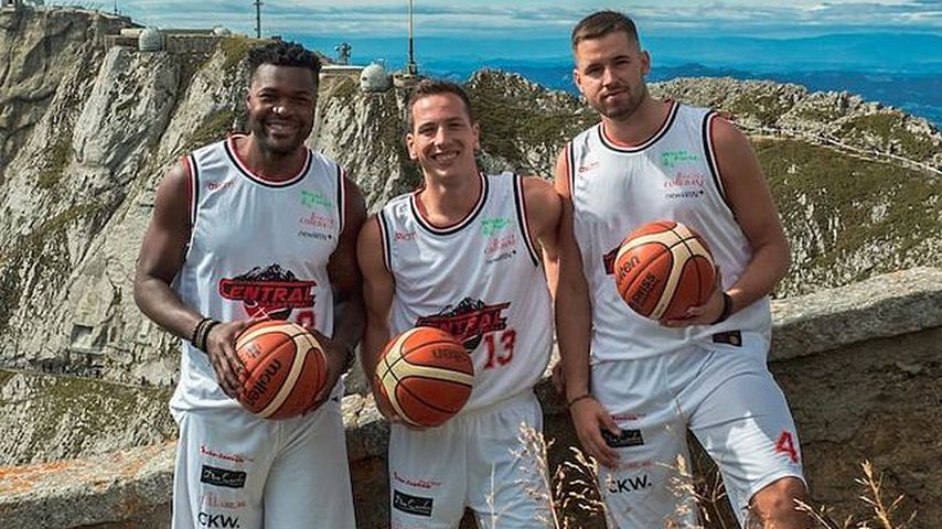 Marco Lehmann mit Teamkollegen, 2018 in der Schweiz