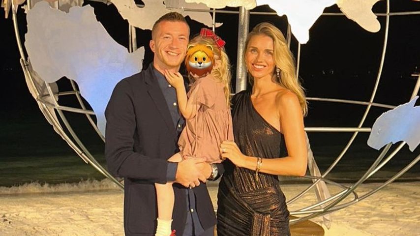 Marco Reus und schwangere Scarlett posieren total glücklich!