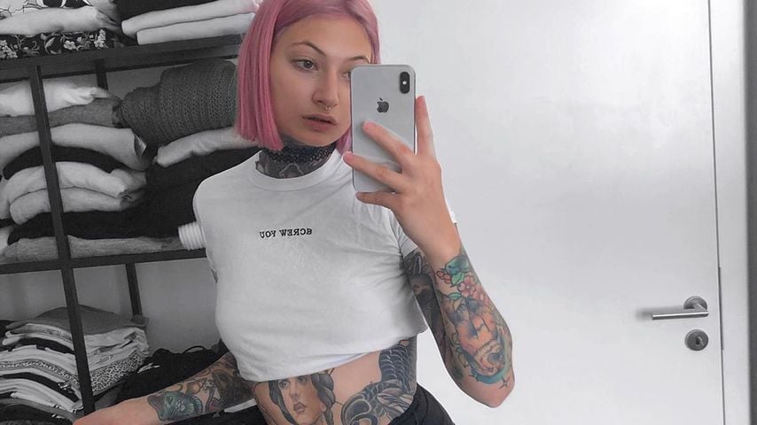 Look-Verwandlung: GNTM-Mareike hat jetzt rosafarbene Haare