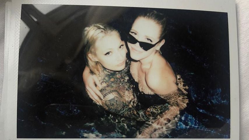 Fan unterstellt GNTM-Mareike und Julia P. eine Affäre