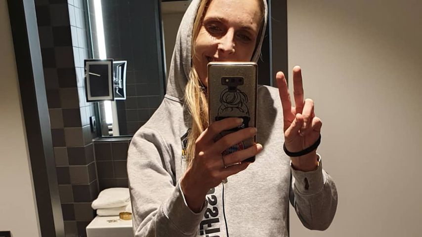 Mareike Müller in einem Hotelzimmer