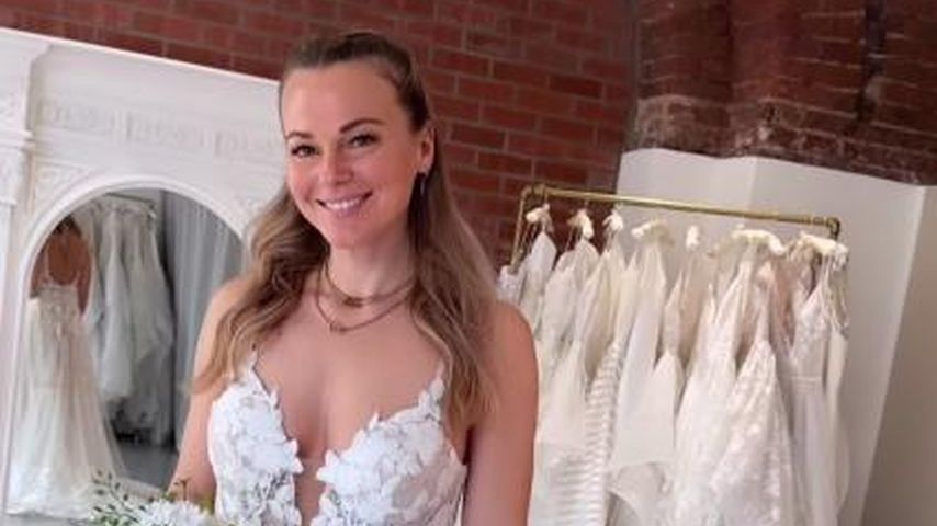 Etwa vergeben? "Biggest Loser"-Mareike posiert im Brautkleid