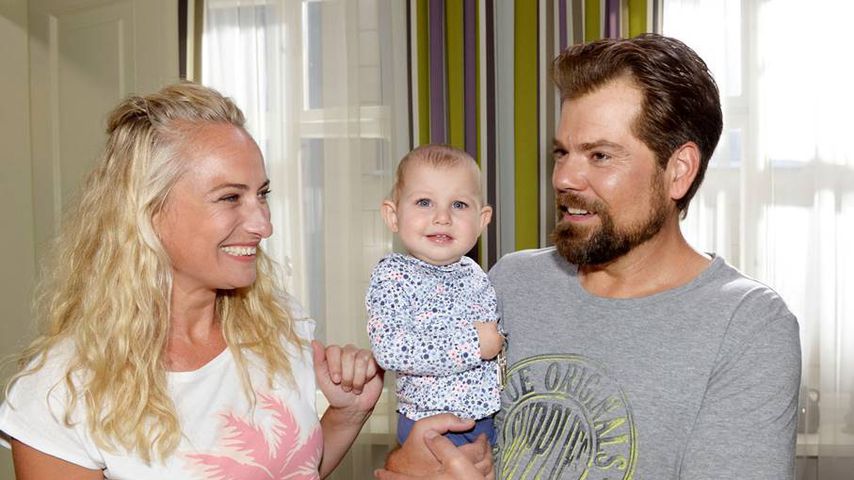 Maren (Eva Mona Rodekirchen), Baby Emma und Leon (Daniel Fehlow) bei GZSZ