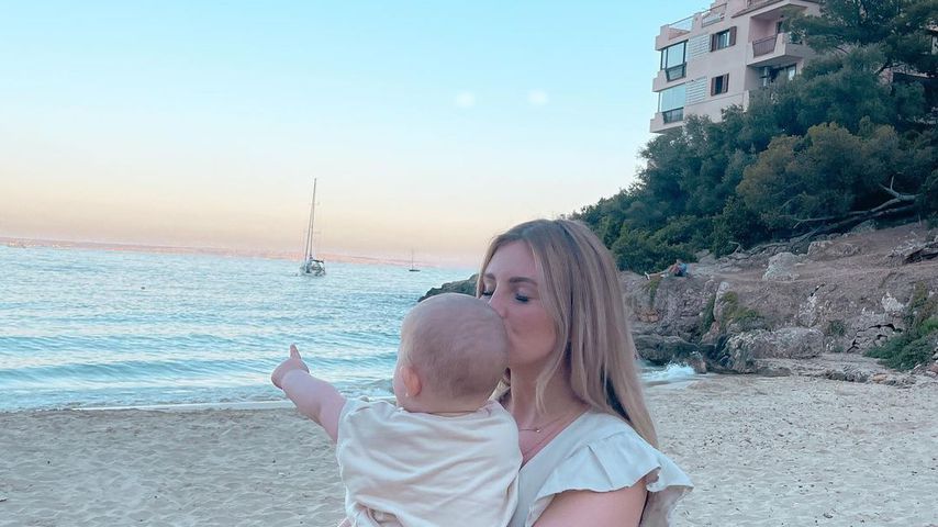 Maren Wolf mit ihrem Sohn Lyan auf Mallorca