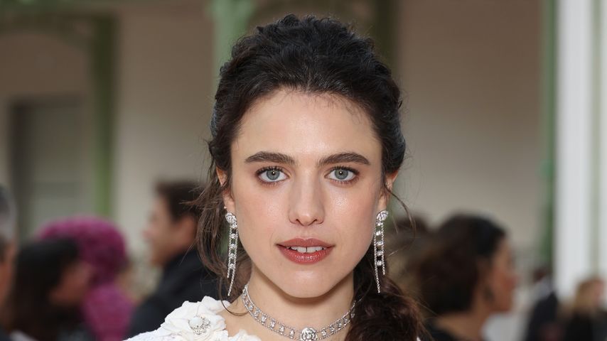 Margaret Qualley bei der Paris Fashion Week, 2024