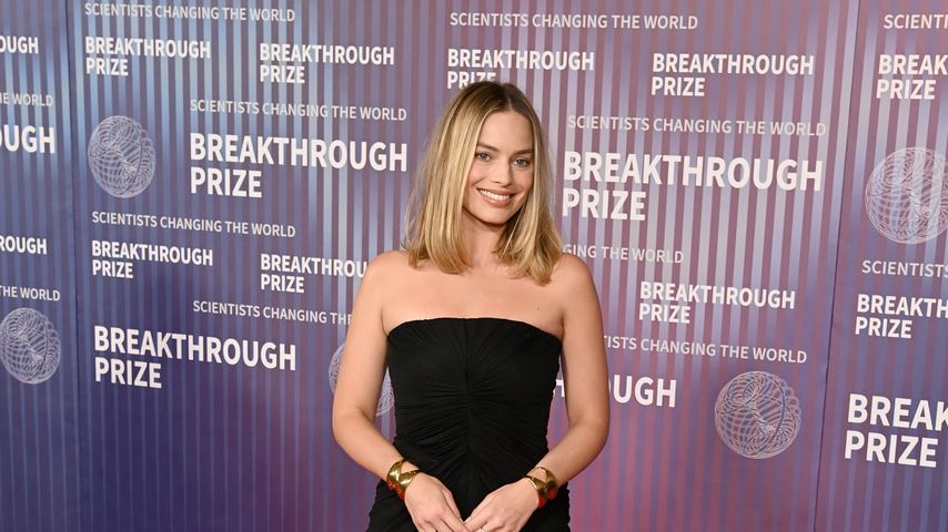 Margot Robbie gönnt sich Mama-Pause auf Glastonbury-Festival