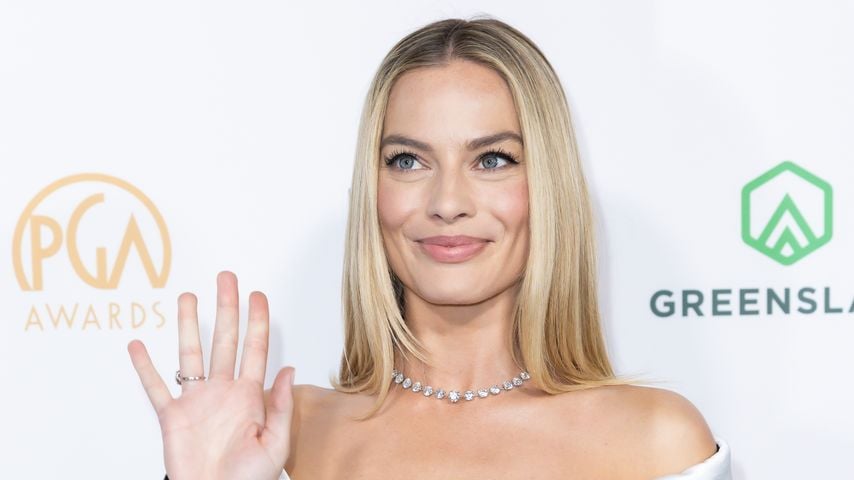Margot Robbie spendiert Gästen Drinks bei Lunch in London