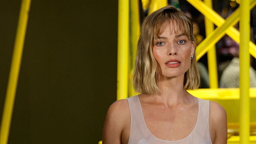 Margot Robbie enthüllt ihren neuen Bob-Look auf Fashion Week