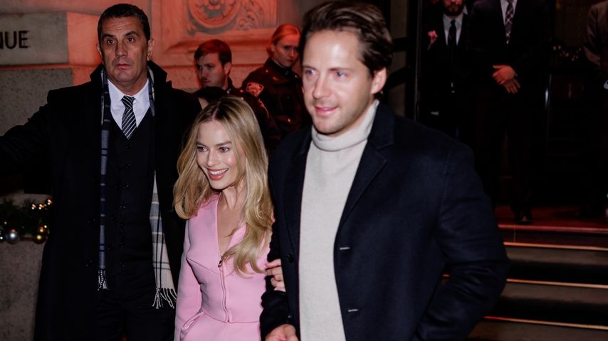 Margot Robbie und Tom Ackerley im November 2023