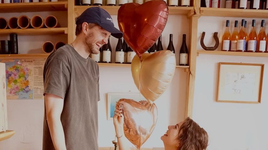 Maria Clara Groppler macht Phil Laude einen Heiratsantrag