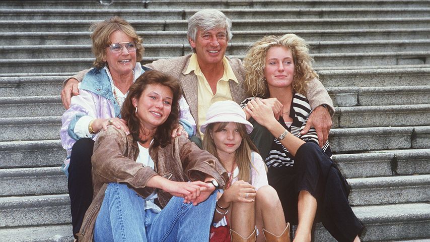 Maria Furtwängler mit dem Cast von "Die glückliche Familie" im Jahr 1987