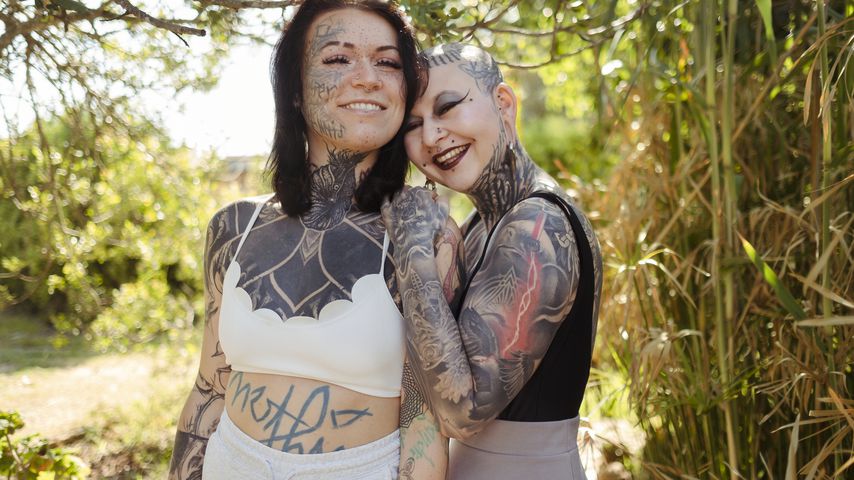 Maria und Fiona, "How Fake Is Your Love?"-Paar
