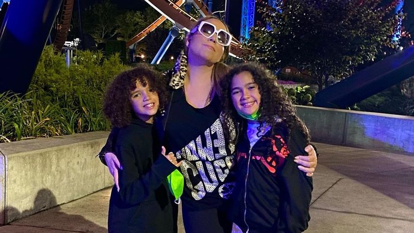 Mariah Carey mit ihren Kindern Moroccan und Monroe im Freizeitpark