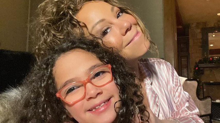 Mariah Carey (r.) mit ihrer Tochter Monroe