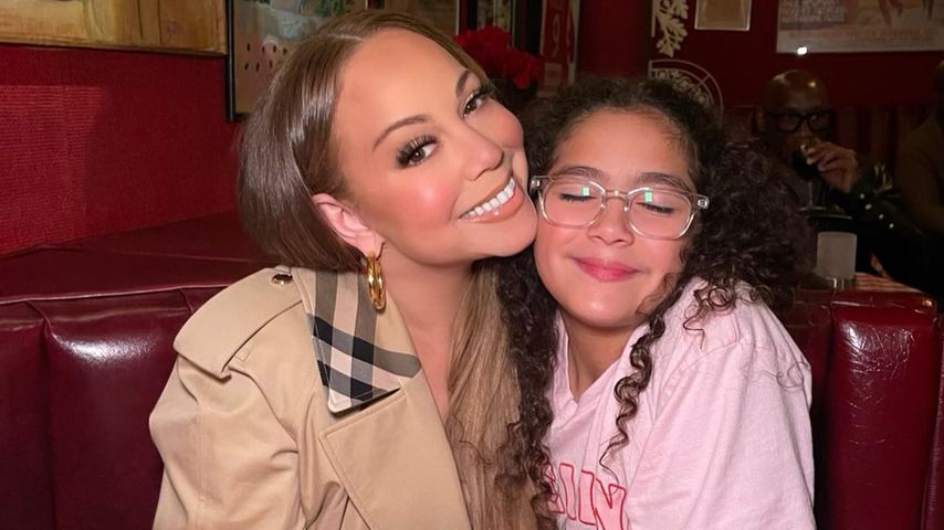 Zuckersüß! Mariah Carey performt mit ihrer Tochter Monroe