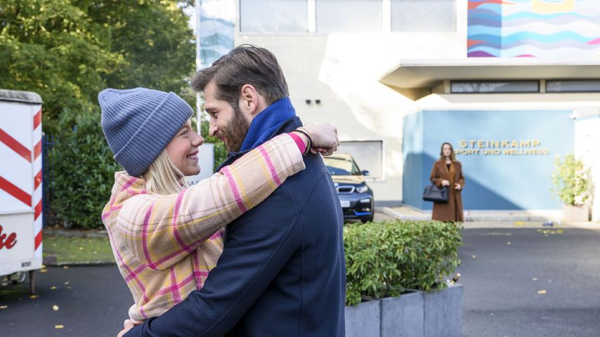 Marie (Cheyenne Pahde), Deniz (Igor Dolgatschew) und Jenny (Kaja Schmidt-Tychsen) bei AWZ