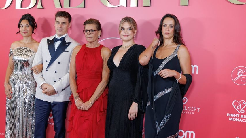 Bei der Global Gift Gala im Hôtel de Paris Monte‑Carlo: Marie Ducuret, Louis Ducruet, Prinzessin Stéphanie, Camille Gottlieb und Pauline Ducruet