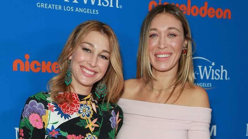 Marielle und Alana Hadid posieren bei einer Gala