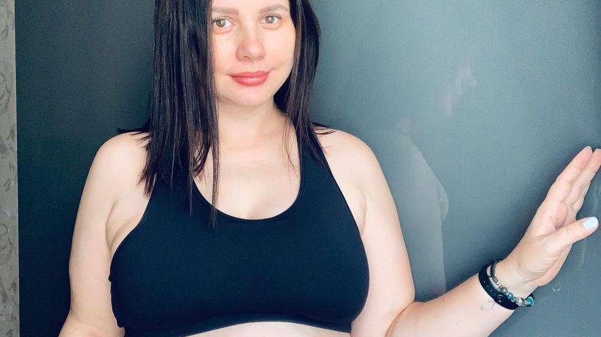 XXL-Bauch: Influencerin kriegt bald ihr Baby vom Stiefsohn