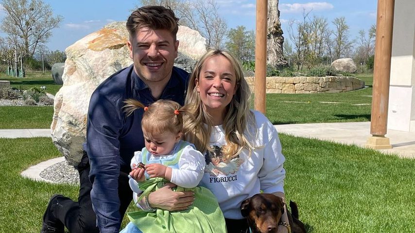 Marina Hoermanseder (r.) mit ihrer Familie im Mai 2022