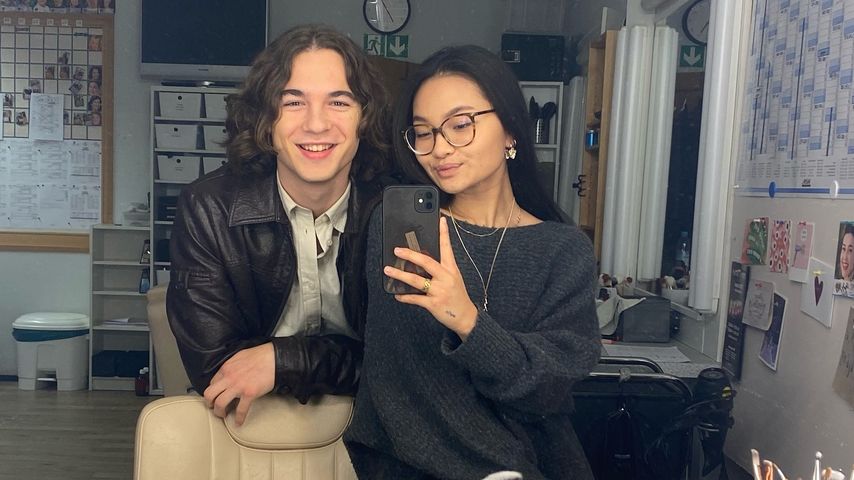Marinus Hohmann und Nui Nguyen am "Dahoam is Dahoam"-Set