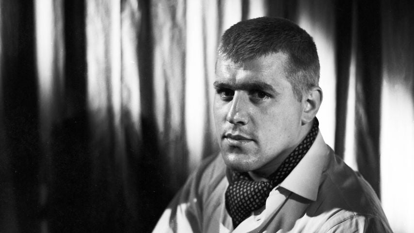 Mario Adorf in "Nachts, wenn der Teufel kam", 1957