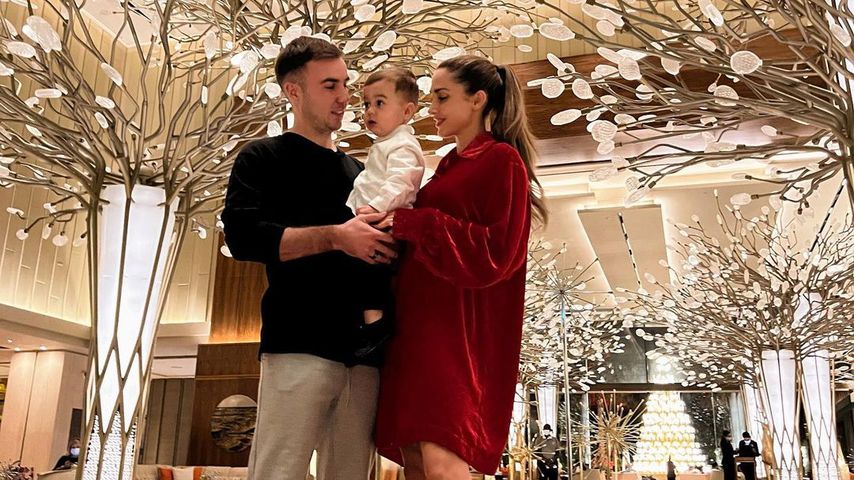 Mario Götze mit Sohn Rome und seiner Frau Ann-Kathrin