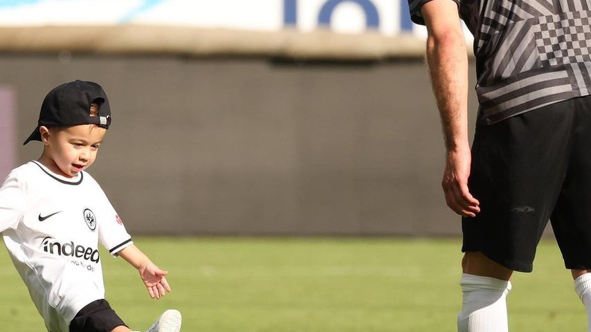 Mario Götze mit seinem Sohn Rome
