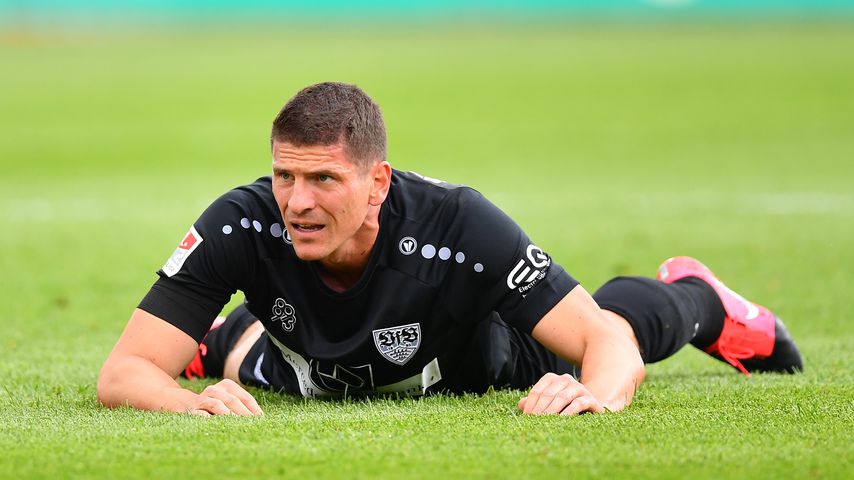 Verkehrssünder? Mario Gomez mit Handy im Auto erwischt