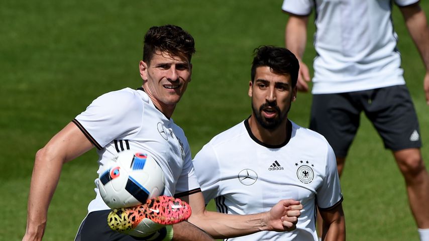 Mario Gomez und Sami Khedira, Fußballer