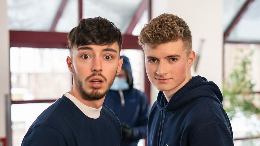 Mario Novembre und Finn Schöwing am Set von "Das Internat"