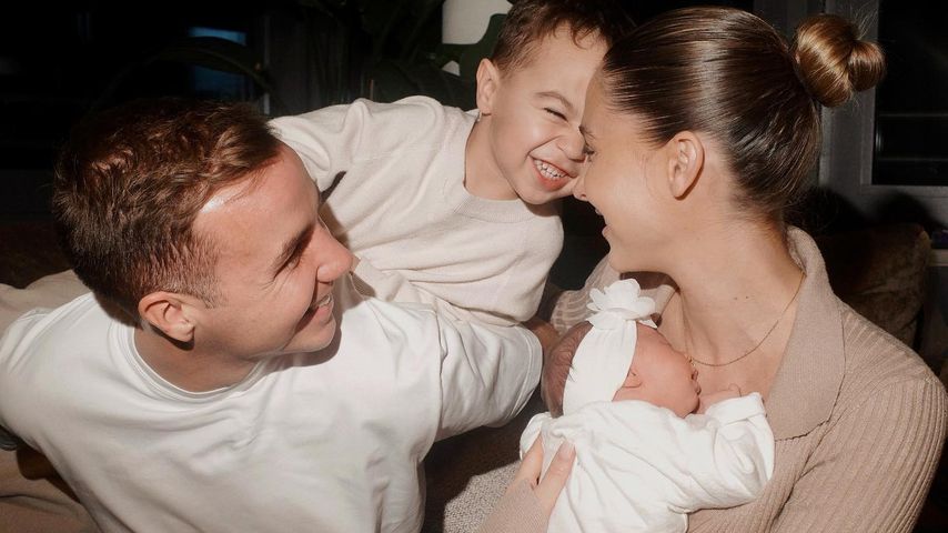 Mario und Ann-Kathrin Götze mit ihren Kindern Gioia und Rome