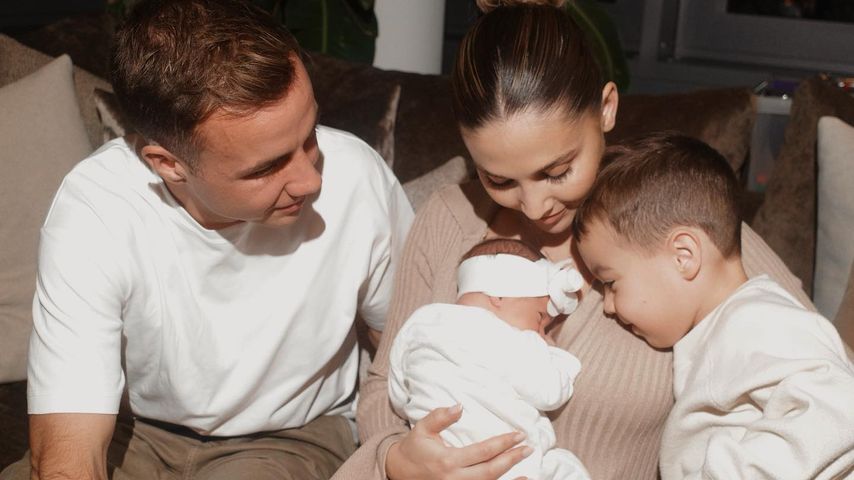 Mario und Ann-Kathrin Götze mit ihren Kindern Gioia und Rome