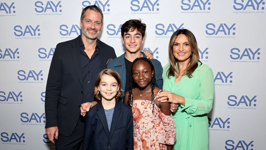 Mariska Hargitay mit ihrem Mann Peter Hermann und ihren Kindern August, Andrew und Amaya
