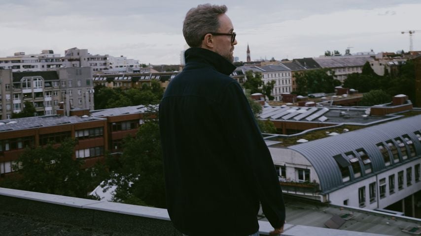 Mark Forster zeigt sich ohne seine Markenzeichen-Capi, 2026
