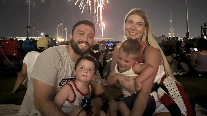 Mark und Aubrey Cuevas mit ihrem Kindern