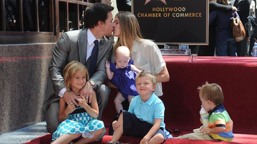 Mark Wahlberg mit seiner Frau Rhea Durham und ihren vier Kindern