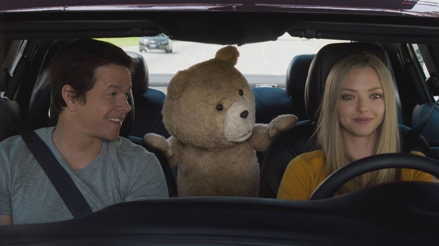 Mark Wahlberg, der sprechende Teddybär Ted und Amanda Seyfried in "Ted 2"