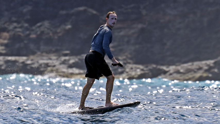 Meme-Hit: Mark Zuckerberg surft und die Fotos gehen viral!