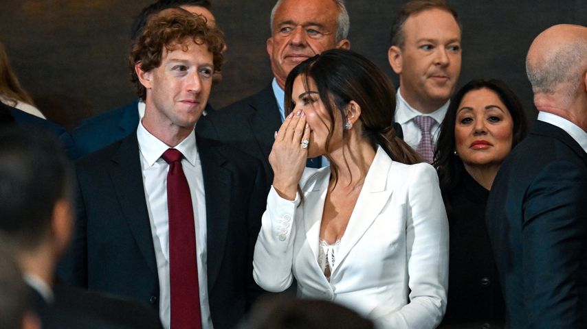 Erwischt: Mark Zuckerberg starrt auf Lauren Sánchez' Busen