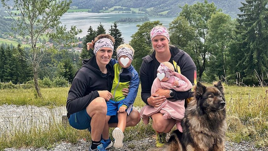 Markus Scheer und Natalie Geisenberger mit ihren Kindern Leo und Lina