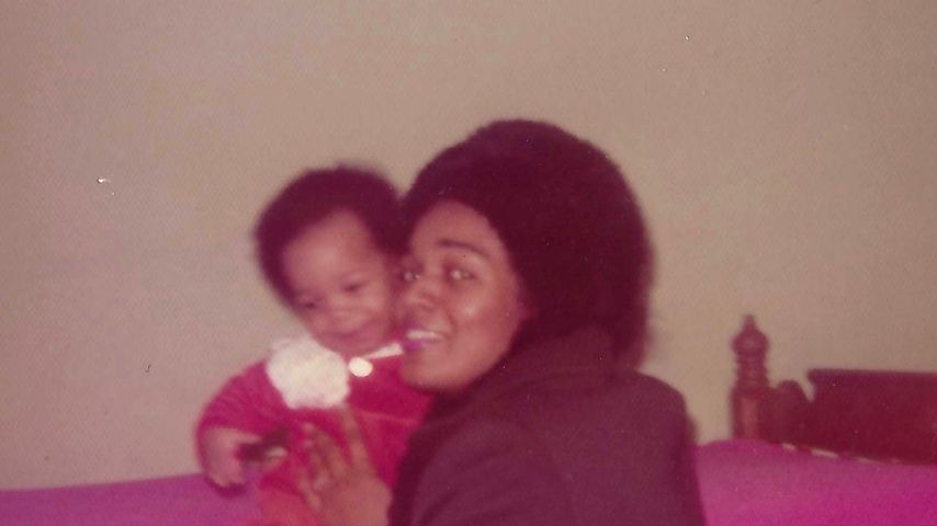 Marlon Wayans als Kind mit seiner Mutter