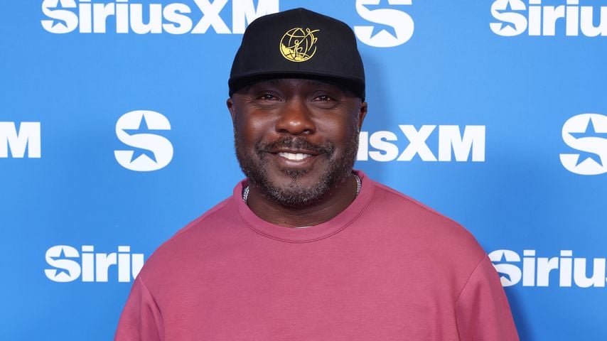 Marshall Faulk besucht SiriusXM Radio Row beim Super Bowl LX in San Francisco