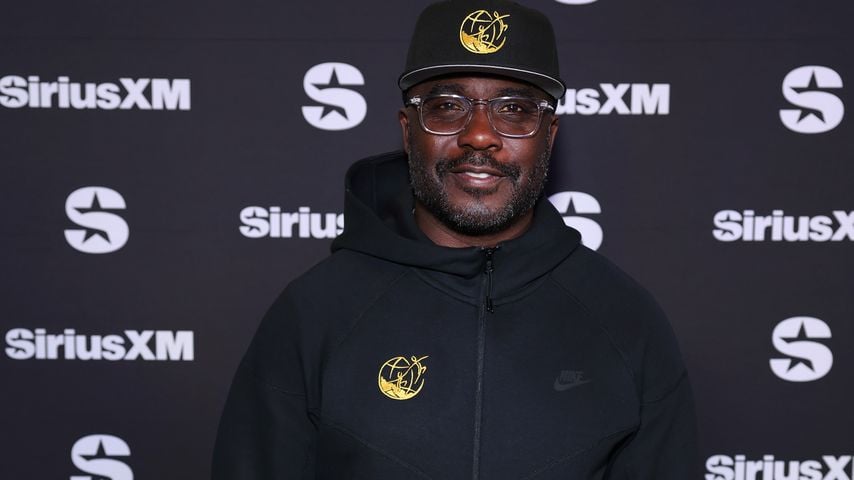 Marshall Faulk bei einem SiriusXM-Termin während des Super Bowl LVIII in Las Vegas
